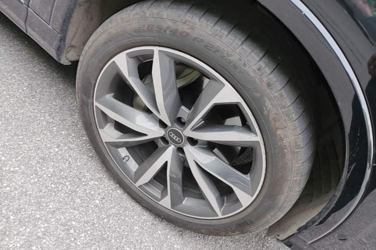 Used Audi Q7 2023 55 TFSI quattro S line Sport Edition Right Front Wheel Hub