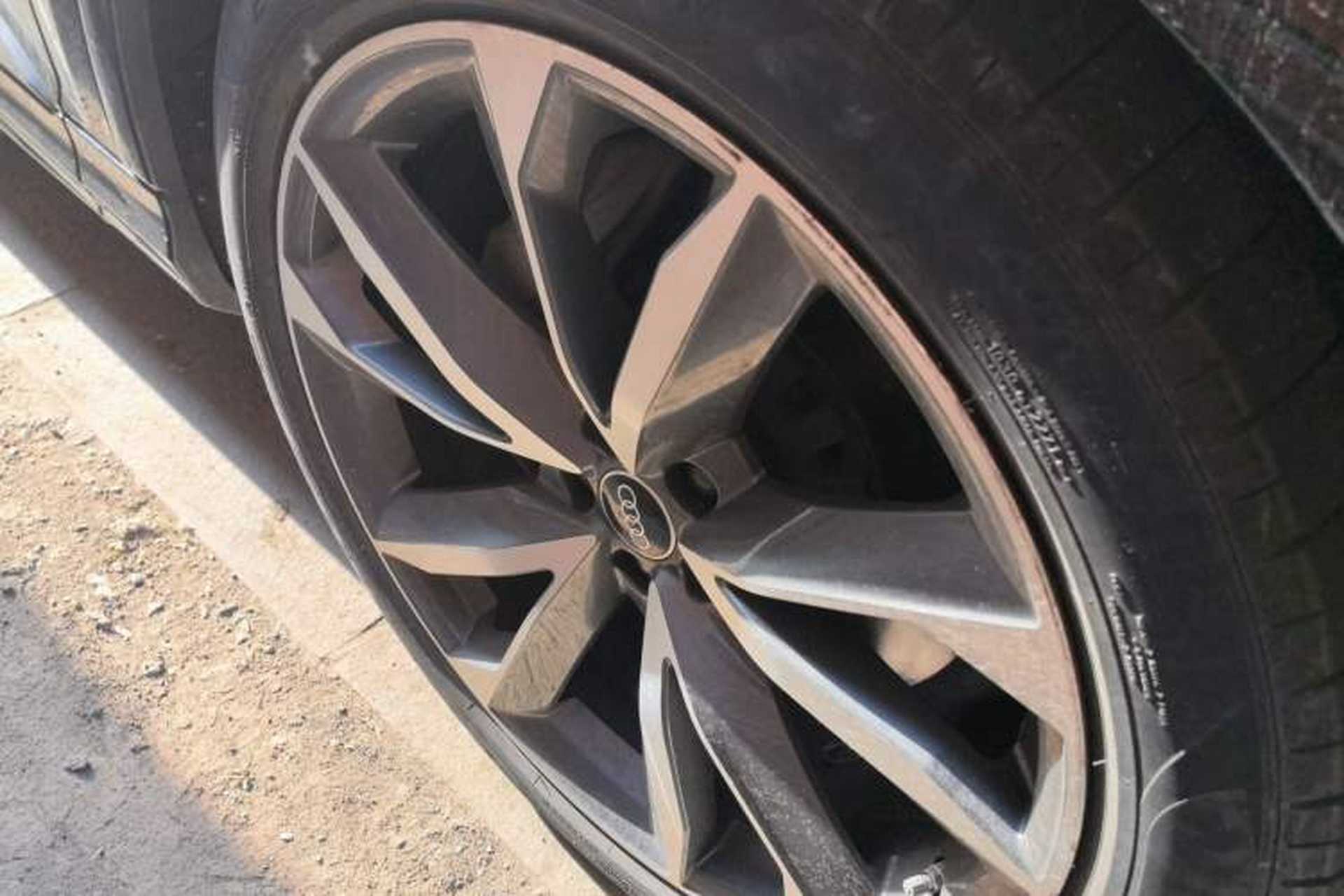 Used Audi Q7 2023 55 TFSI quattro S line Sport Edition Right Front Wheel Hub