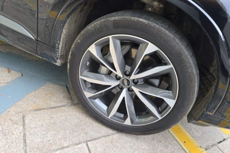 Used Audi Q7 2023 55 TFSI quattro S line Sport Edition Right Front Wheel Hub