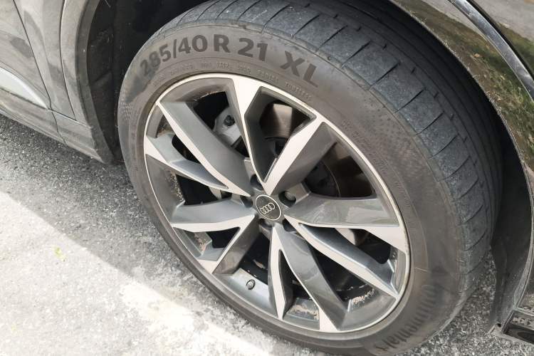 Used Audi Q7 2023 55 TFSI quattro S line Sport Edition Right Front Wheel Hub