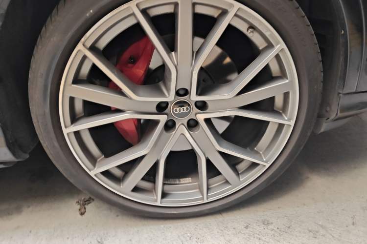 Used Audi Q7 2023 55 TFSI quattro S Prestige Edition Right Front Wheel Hub