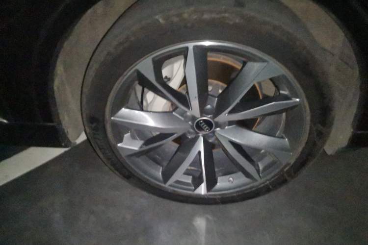 Used Audi Q7 2023 55 TFSI quattro S line Sport Edition Right Front Wheel Hub