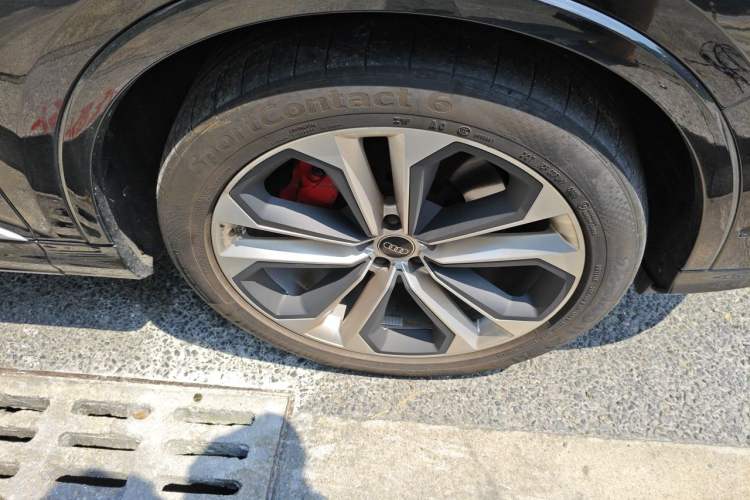 Used Audi Q7 2023 55 TFSI quattro S Prestige Edition Right Front Wheel Hub