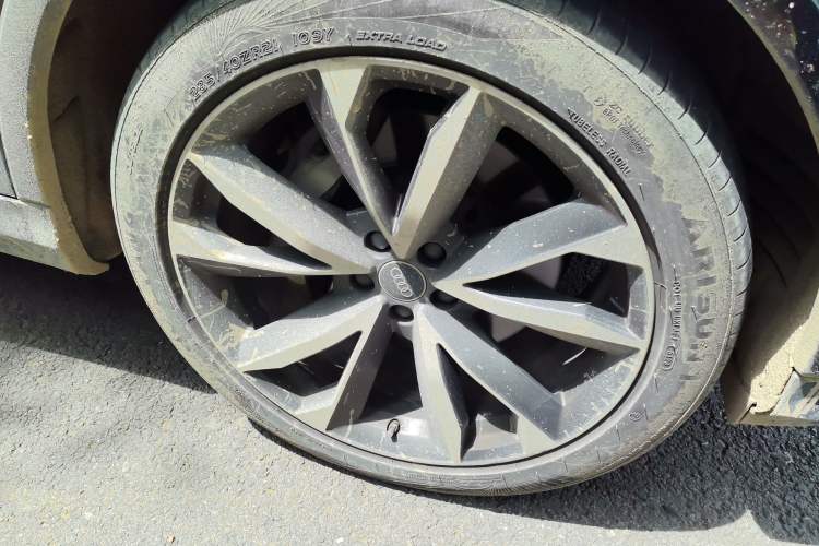 Used Audi Q7 2023 55 TFSI quattro S line Sport Edition Right Front Wheel Hub