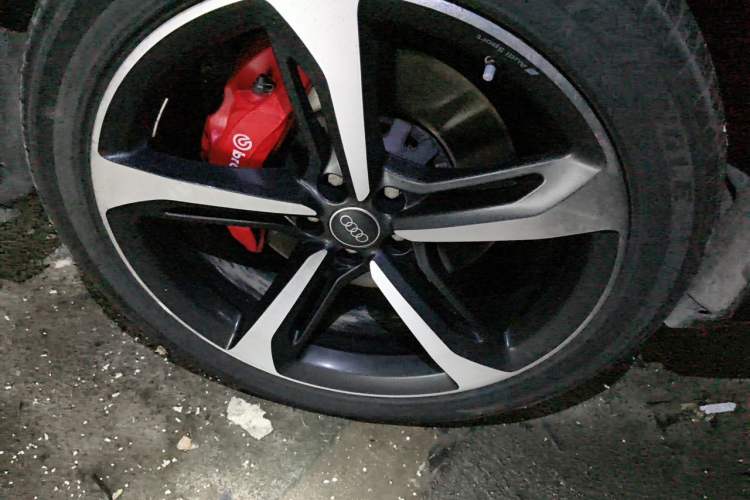 Used Audi Q7 2023 55 TFSI quattro S line Sport Edition Right Front Wheel Hub