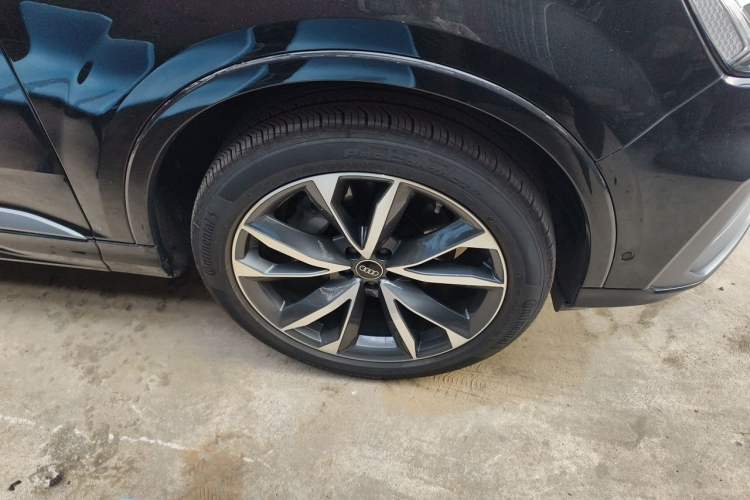 Used Audi Q7 2023 55 TFSI quattro S line Sport Edition Right Front Wheel Hub