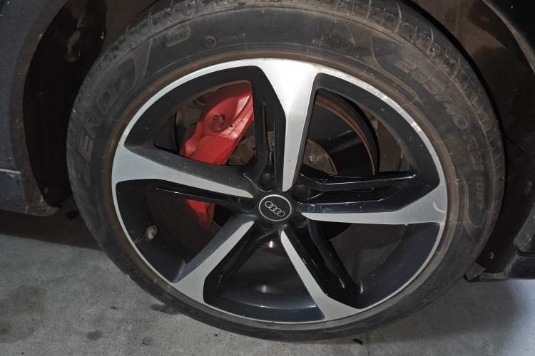 Used Audi Q7 2023 55 TFSI quattro S line Sport Edition Right Front Wheel Hub