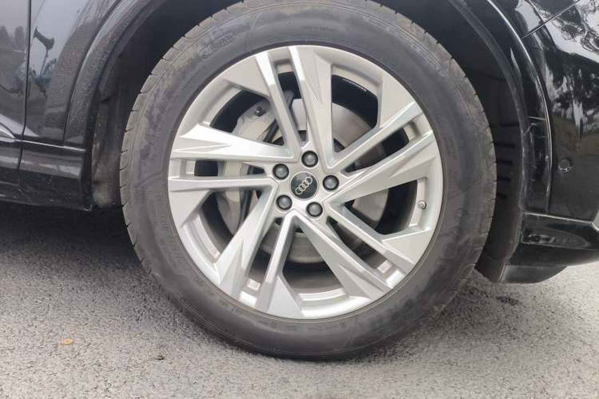 Used Audi Q7 2023 45 TFSI quattro S line Sport model Right Front Wheel Hub