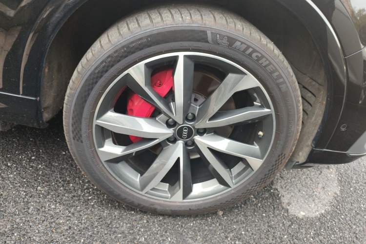 Used Audi Q7 2023 55 TFSI quattro S line Sport Edition Right Front Wheel Hub