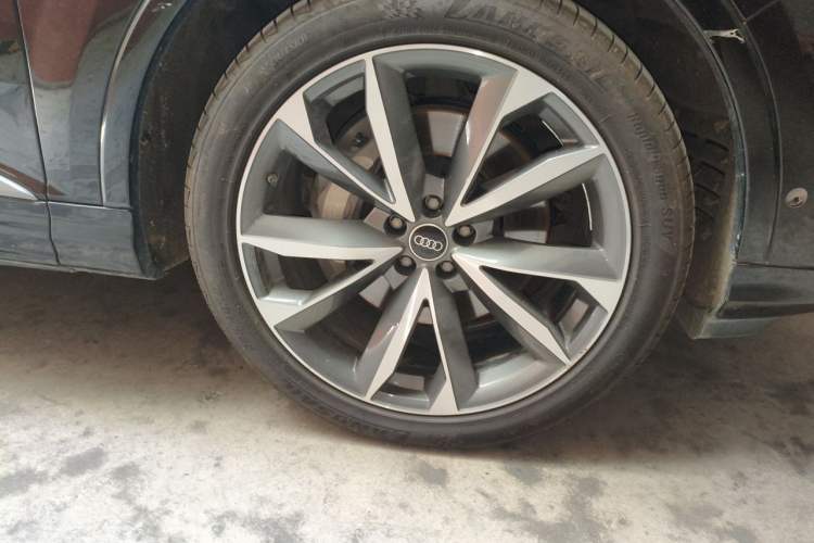 Used Audi Q7 2023 55 TFSI quattro S line Sport Edition Right Front Wheel Hub