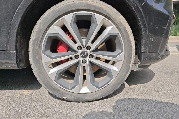 Used Audi Q7 2023 55 TFSI quattro S Prestige Edition Right Front Wheel Hub