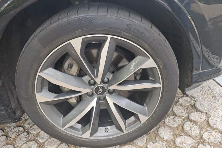 Used Audi Q7 2023 55 TFSI quattro S line Sport Edition Right Front Wheel Hub