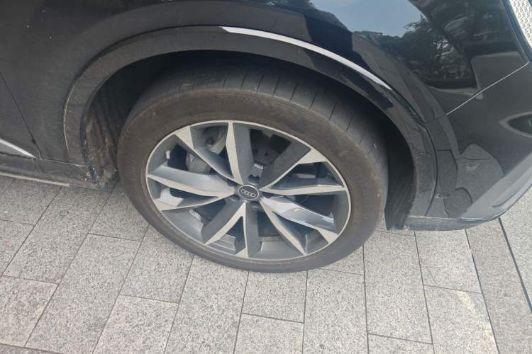 Used Audi Q7 2023 55 TFSI quattro S line Sport Edition Right Front Wheel Hub