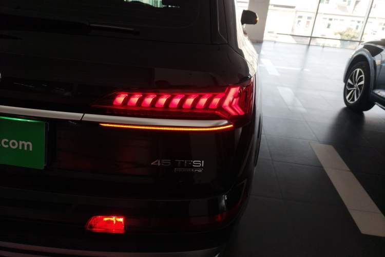 Used Audi Q7 2023 45 TFSI quattro S line Sport model Right Rear Taillight