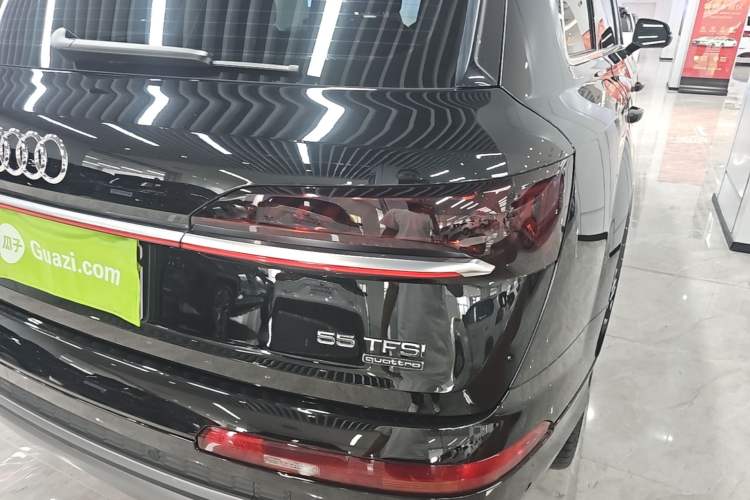Used Audi Q7 2023 45 TFSI quattro S line Sport model Right Rear Taillight