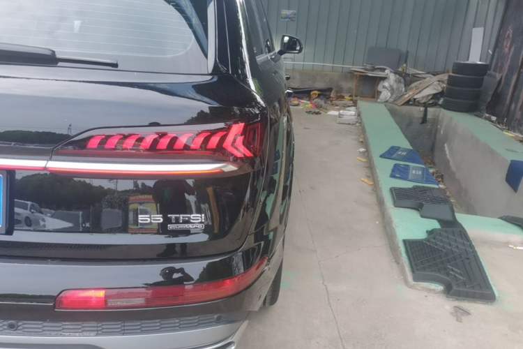 Used Audi Q7 2023 45 TFSI quattro S line Sport model Right Rear Taillight
