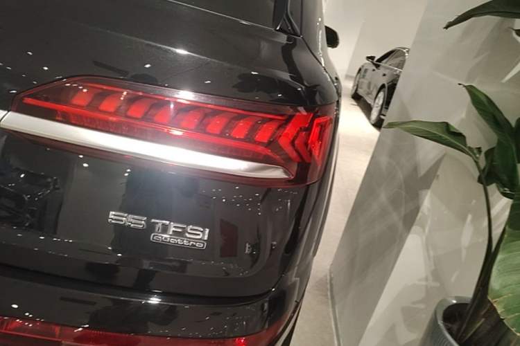 Used Audi Q7 2023 55 TFSI quattro S line Sport Edition Right Rear Taillight