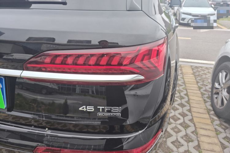 Used Audi Q7 2023 45 TFSI quattro S line Sport model Right Rear Taillight