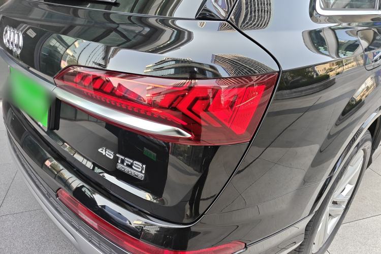 Used Audi Q7 2023 45 TFSI quattro S line Sport model Right Rear Taillight