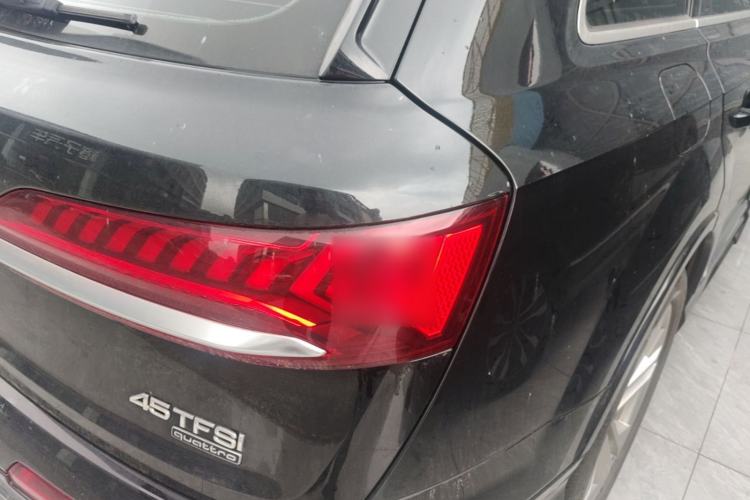 Used Audi Q7 2023 45 TFSI quattro S line Sport model Right Rear Taillight
