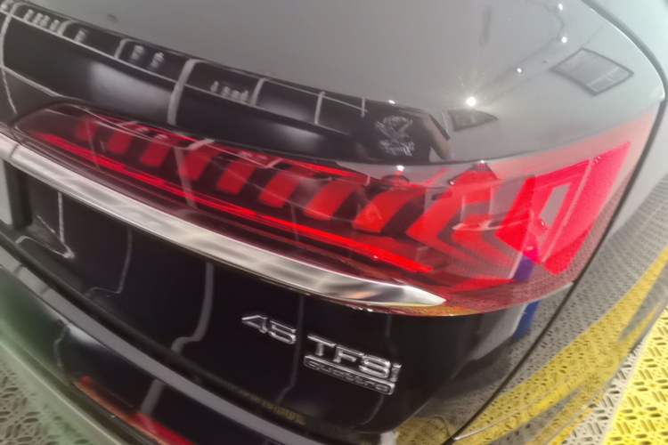 Used Audi Q7 2023 45 TFSI quattro S line Sport model Right Rear Taillight