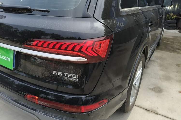 Used Audi Q7 2023 45 TFSI quattro S line Sport model Right Rear Taillight