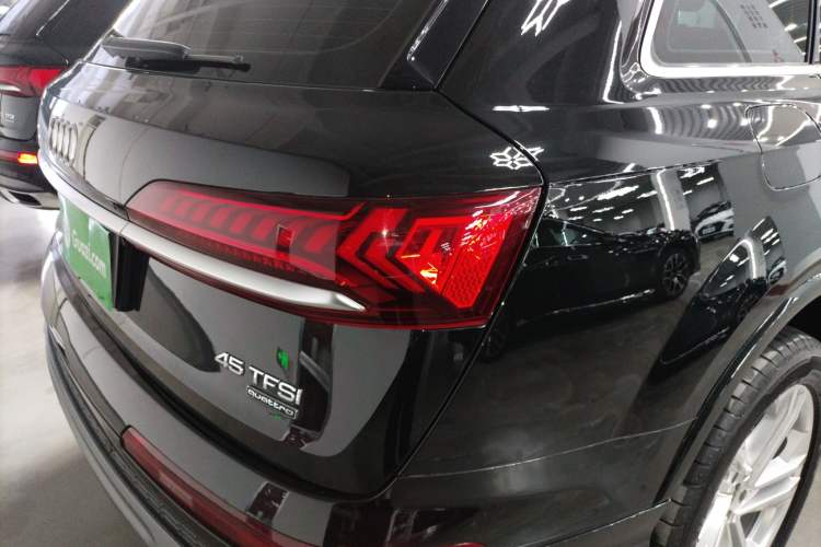Used Audi Q7 2023 45 TFSI quattro S line Sport model Right Rear Taillight