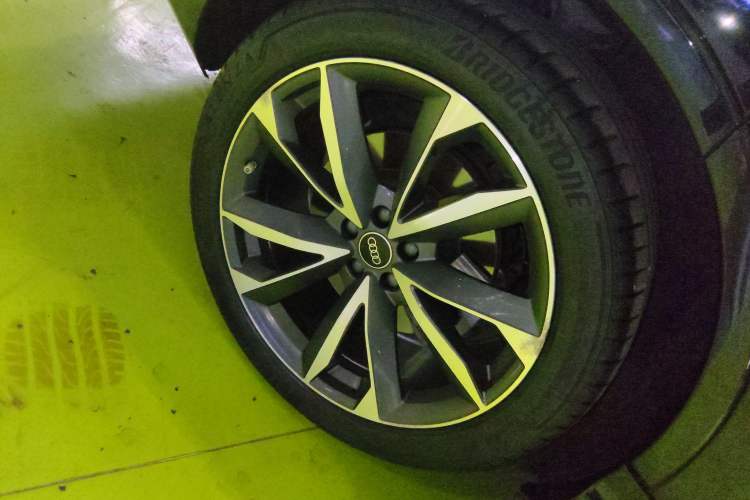 Used Audi Q7 2023 55 TFSI quattro S line Sport Edition Right Rear Wheel Hub
