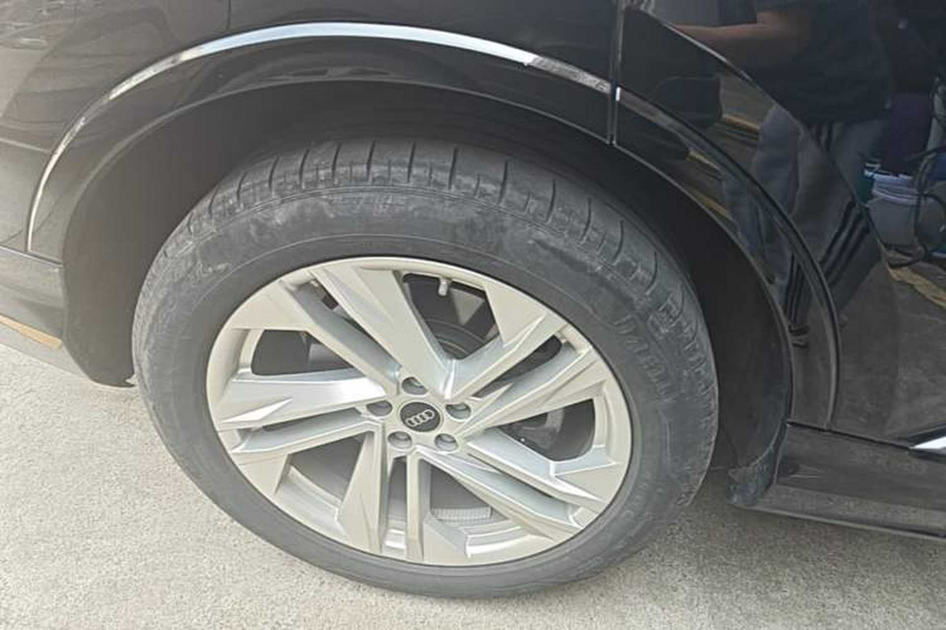 Used Audi Q7 2023 45 TFSI quattro S line Sport model Right Rear Wheel Hub