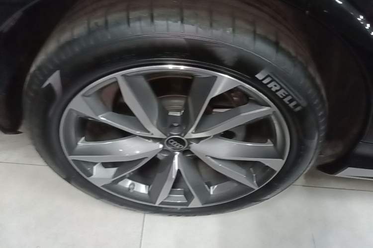 Used Audi Q7 2023 55 TFSI quattro S line Sport Edition Right Rear Wheel Hub
