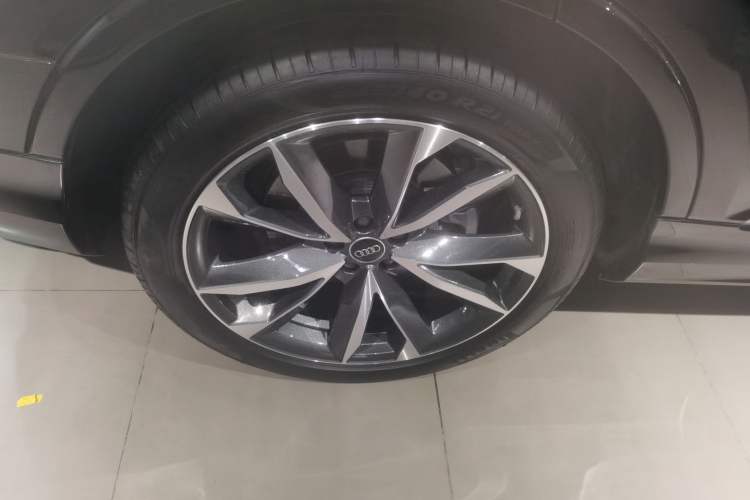 Used Audi Q7 2023 55 TFSI quattro S line Sport Edition Right Rear Wheel Hub