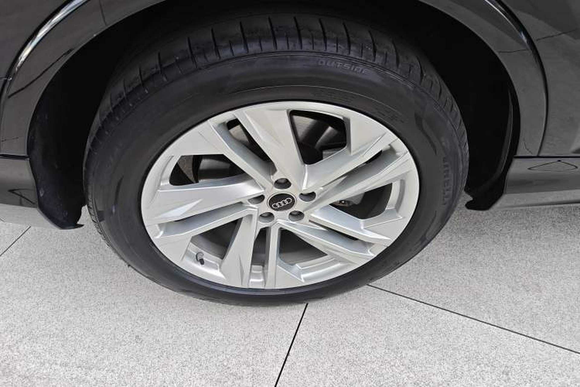 Used Audi Q7 2023 45 TFSI quattro S line Sport model Right Rear Wheel Hub