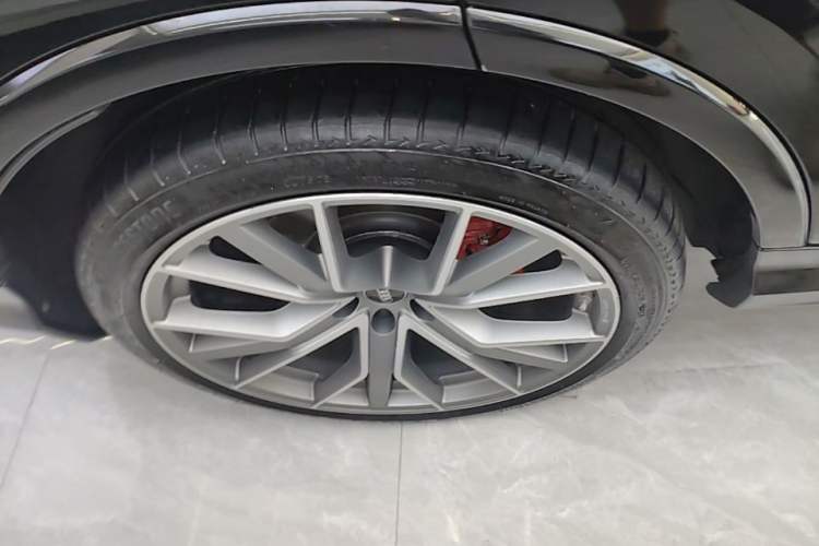 Used Audi Q7 2023 55 TFSI quattro S line Sport Edition Right Rear Wheel Hub