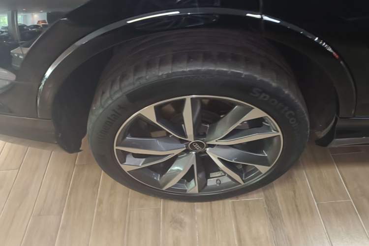 Used Audi Q7 2023 55 TFSI quattro S line Sport Edition Right Rear Wheel Hub