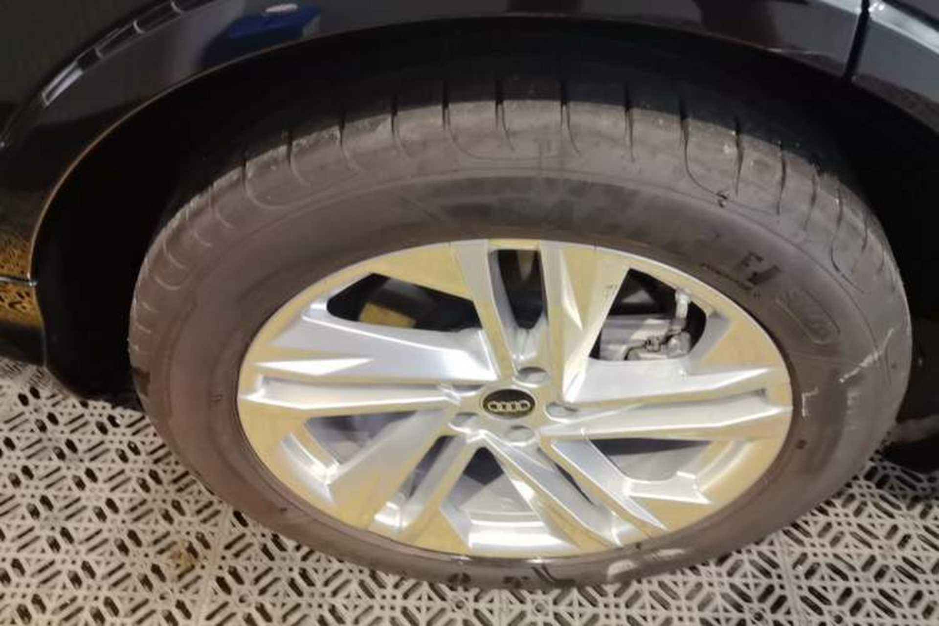 Used Audi Q7 2023 45 TFSI quattro S line Sport model Right Rear Wheel Hub