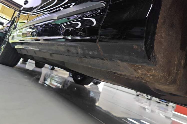 Used Audi Q7 2023 55 TFSI quattro S line Sport Edition Right Side Sill