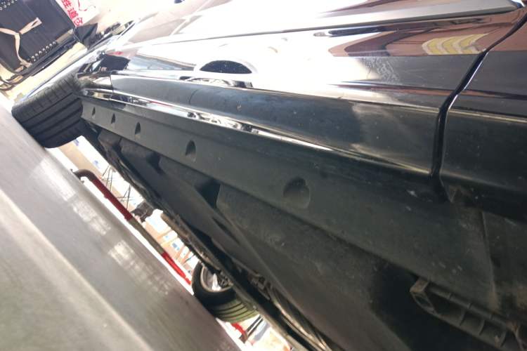 Used Audi Q7 2023 45 TFSI quattro S line Sport model Right Side Sill