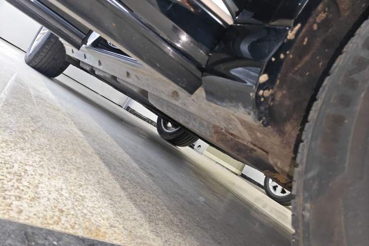 Used Audi Q7 2023 45 TFSI quattro S line Sport model Right Side Sill