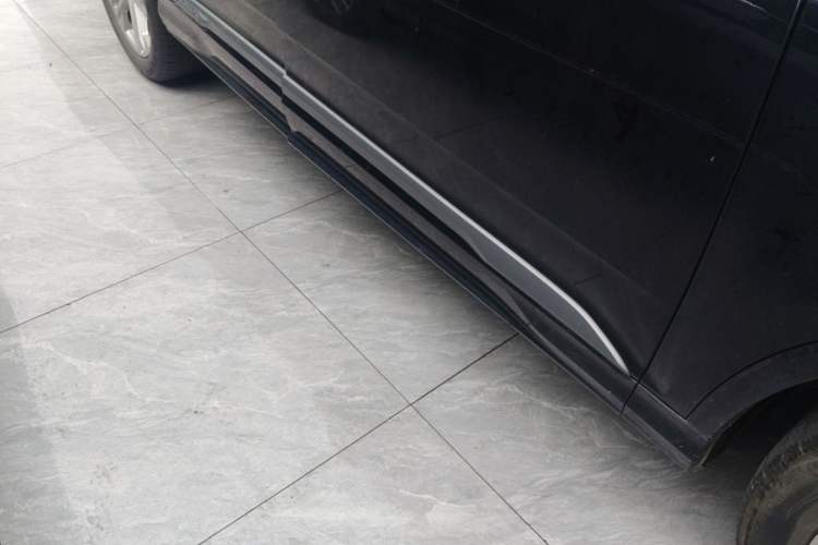 Used Audi Q7 2023 45 TFSI quattro S line Sport model Right Side Sill