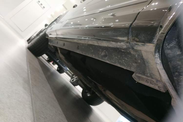 Used Audi Q7 2023 55 TFSI quattro S line Sport Edition Right Side Sill