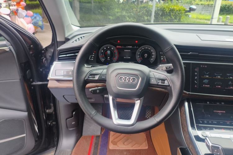 Used Audi Q7 2023 55 TFSI quattro S line Sport Edition Steering Wheel