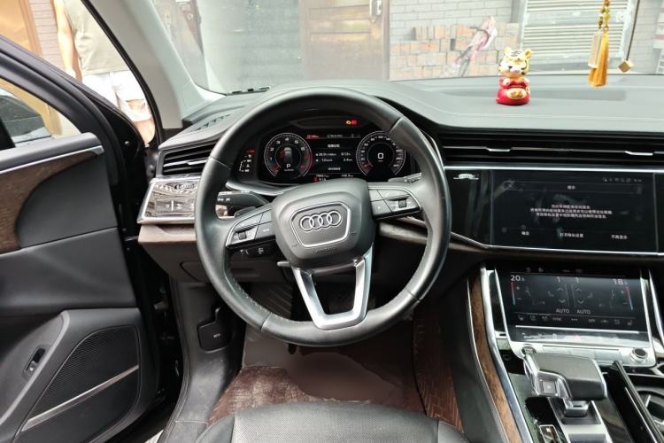 Used Audi Q7 2023 55 TFSI quattro S line Sport Edition Steering Wheel