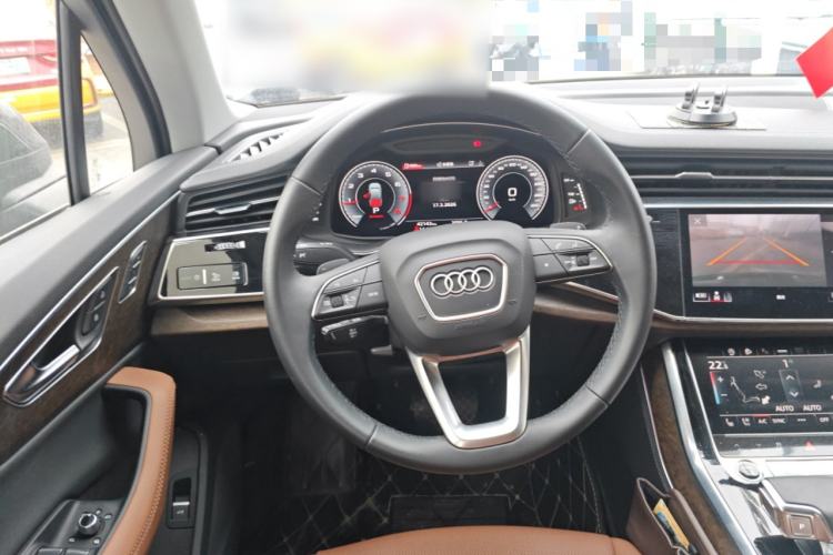 Used Audi Q7 2023 45 TFSI quattro S line Sport model Steering Wheel