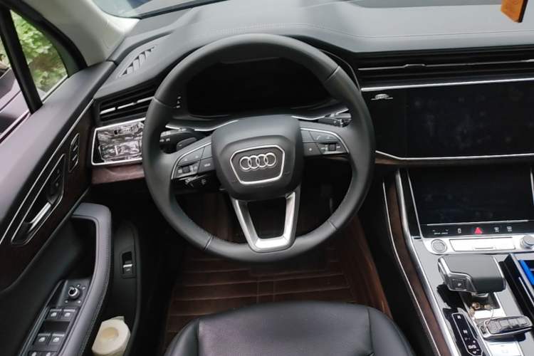 Used Audi Q7 2023 55 TFSI quattro S line Sport Edition Steering Wheel