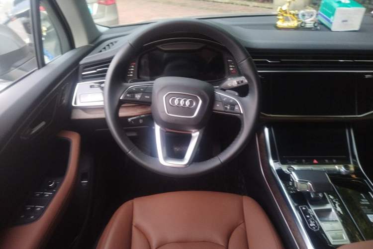 Used Audi Q7 2023 45 TFSI quattro S line Sport model Steering Wheel