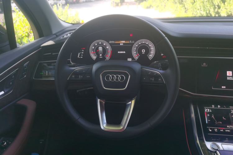 Used Audi Q7 2023 45 TFSI quattro S line Sport model Steering Wheel