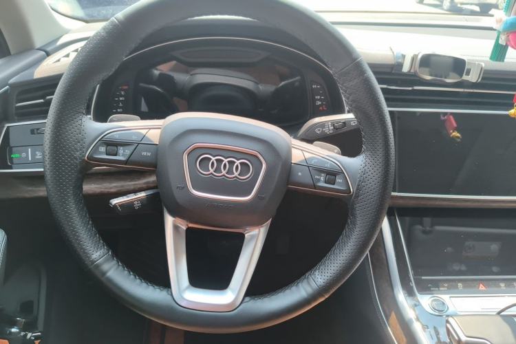 Used Audi Q7 2023 45 TFSI quattro S line Sport model Steering Wheel