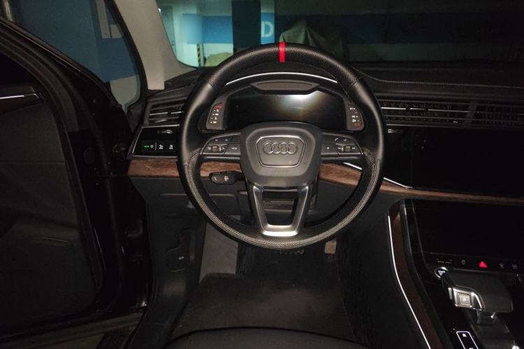 Used Audi Q7 2023 45 TFSI quattro S line Sport model Steering Wheel