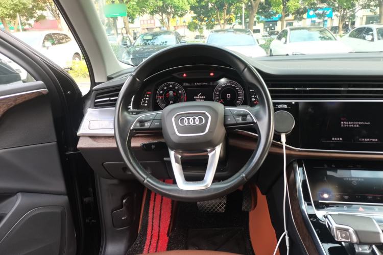 Used Audi Q7 2023 45 TFSI quattro S line Sport model Steering Wheel