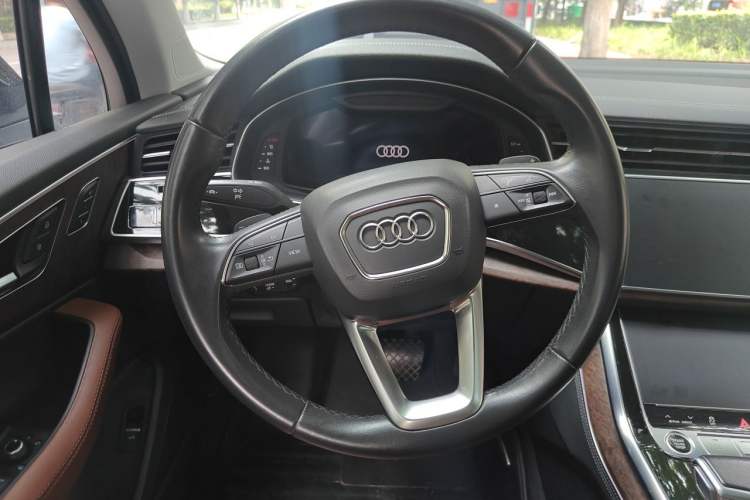 Used Audi Q7 2023 55 TFSI quattro S line Sport Edition Steering Wheel
